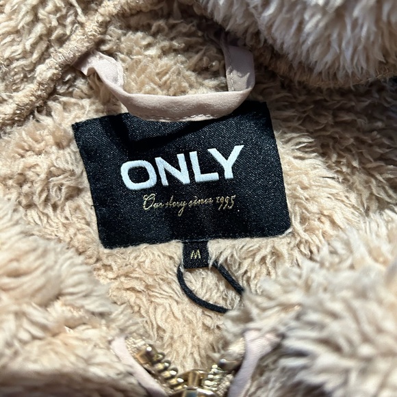 Soft and comfy jacket! - Picture 2 of 2